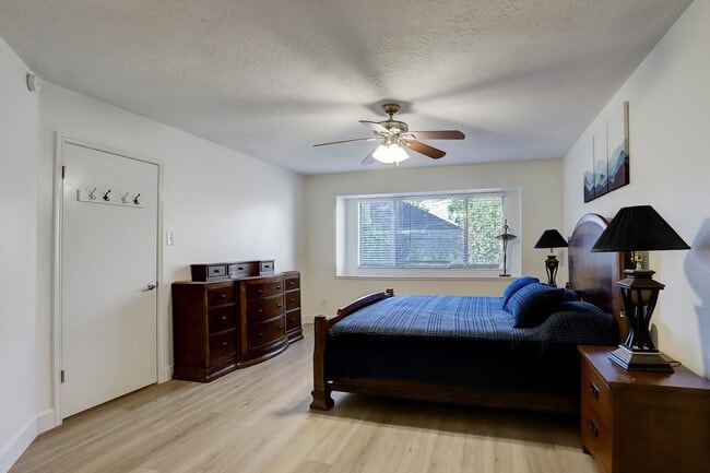 Photo - 6819 Yardley Dr