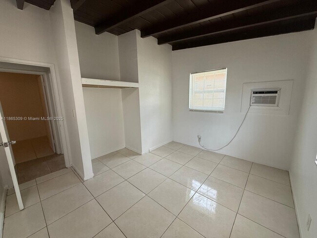 Photo - 381 NW 16th St