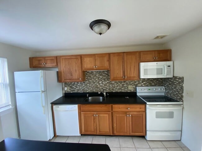 Photo - 2 Bedroom Apartment for Rent in Rochester, NH!