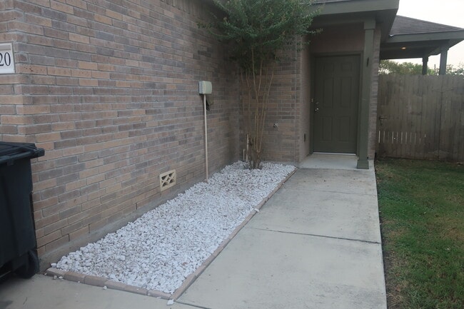 Photo - 220 Anne Louise Dr