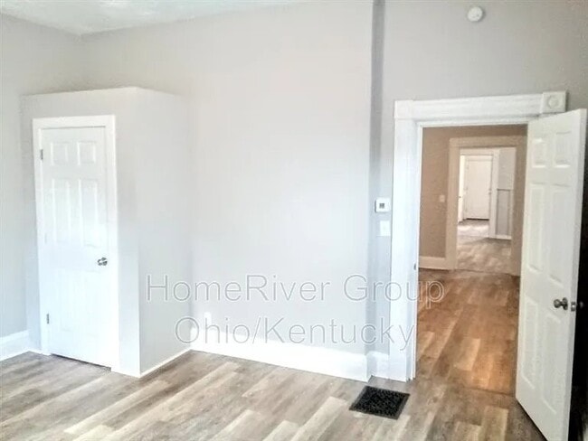 Photo - 1532 St Clair St