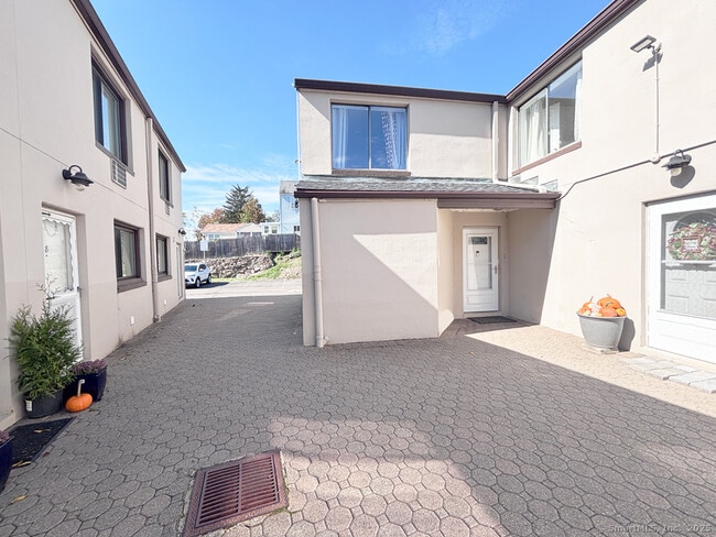 Photo - 84 Taylor Ave Unit APT 1