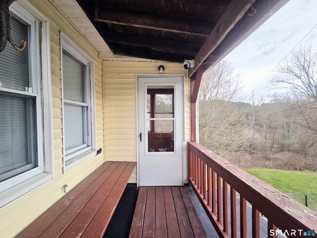 Photo - 387 Putnam Pike