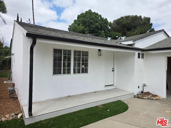 8519 Yolanda Ave