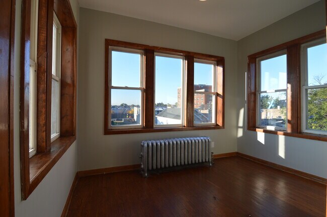 Photo - 3422 W Grenshaw St Unit 2