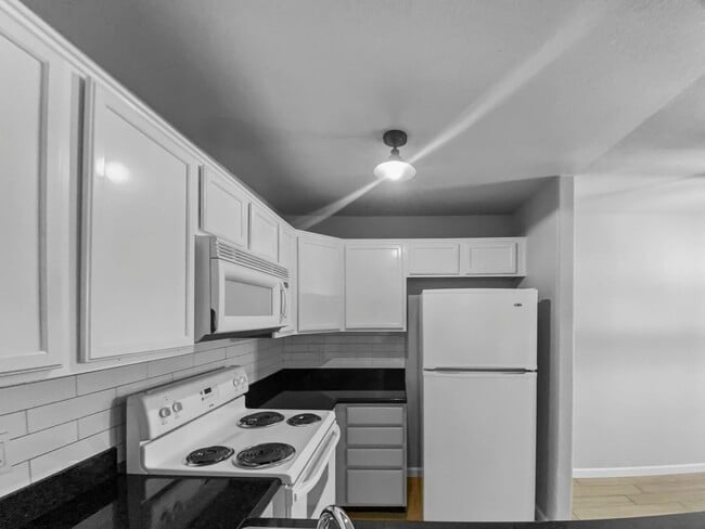 Photo - Lovely 3 Bedroom Condo! First 2 weeks free, Will be available May 1st Unit 278
