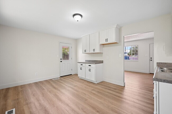 Photo - 1 Lakeland Ct