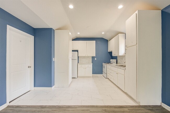 Photo - 8709 Knox St Unit B