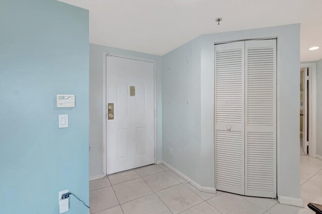 Photo - 7507 La Paz Blvd Unidad 202