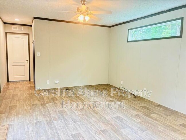 Photo - 315 Starling Ln