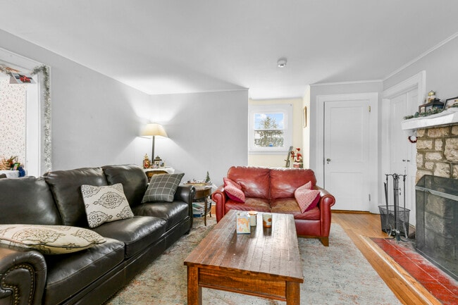 Photo - 1083 Hunter Ave