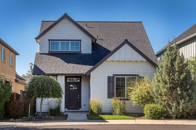 Building Photo - 3 Bdrm 2.5 bath newer home in a quiet SE c...
