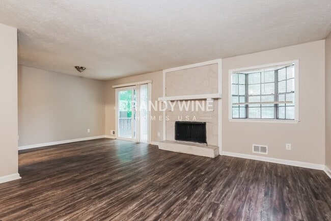 Photo - 9347 Forest Knoll Dr