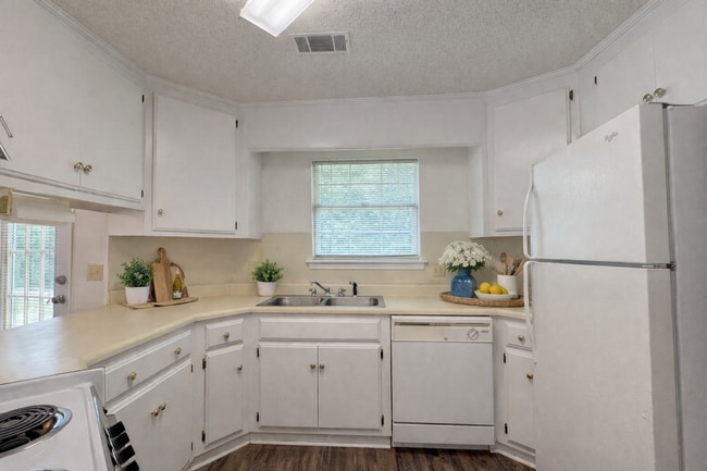 Photo - 7 Clayton Ln