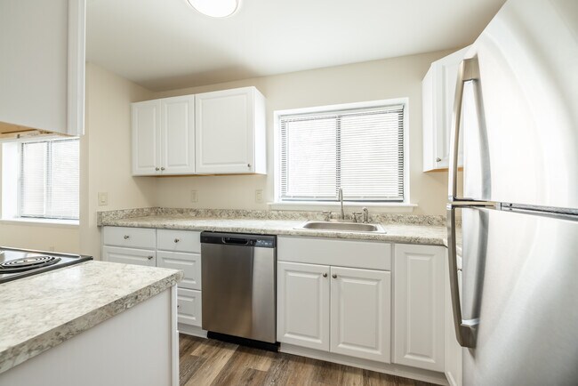 Photo - Parklawn Apartments