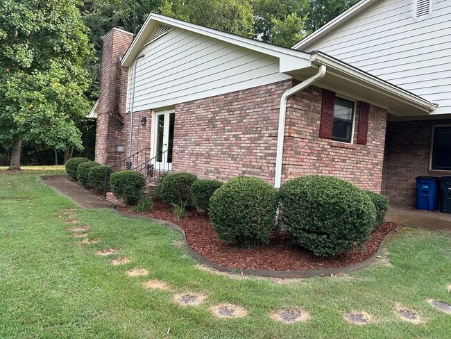 Photo - 275 Woodcastle Dr