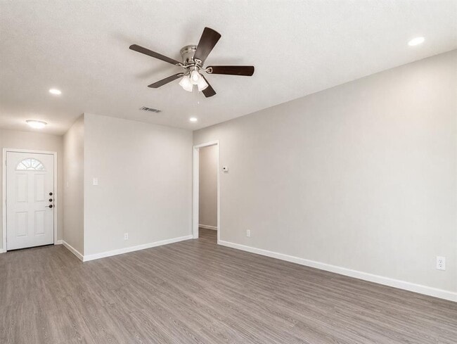 Photo - 412 Craddock Ave