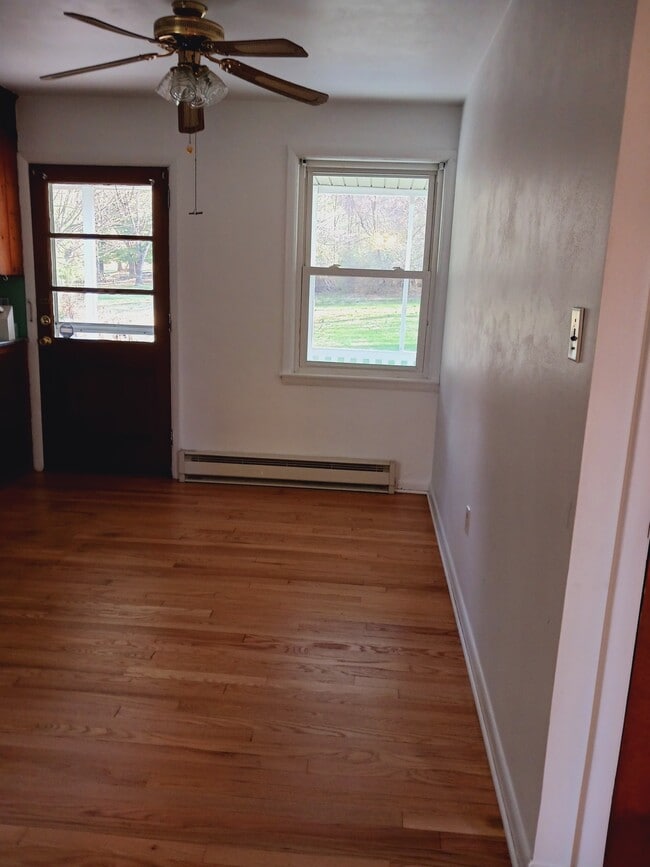 dining - 2908 Fisherville Rd