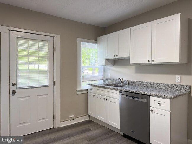 Photo - 127 N Prince St