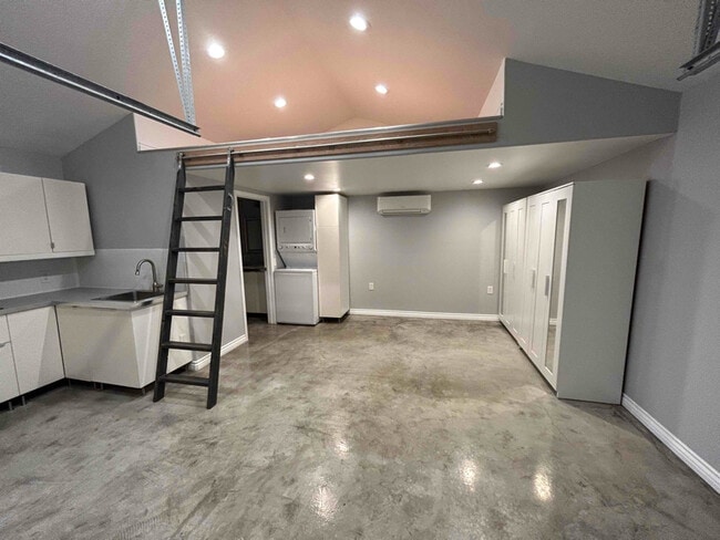 Photo - 198 Madrona St