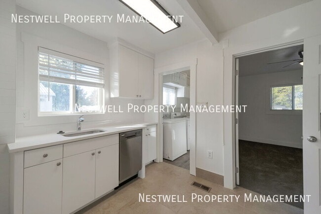 Photo - 2310 S Green St Unit B