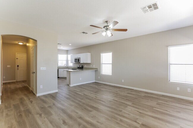 Photo - 8827 W Hess St