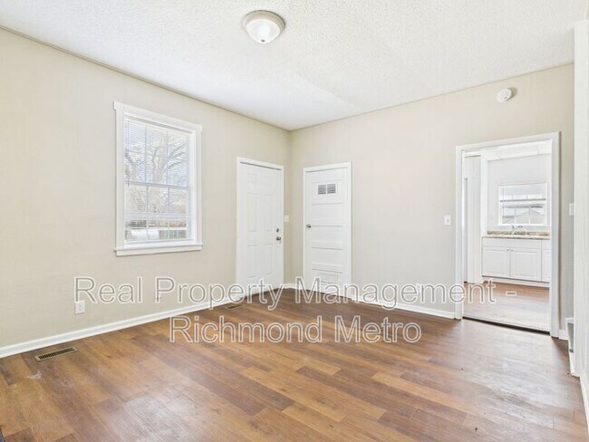 Photo - 1454-1456 Ferndale Avenue