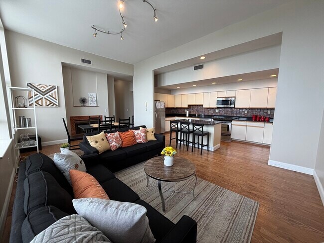 Building Photo - 841 Parker St Unit 1