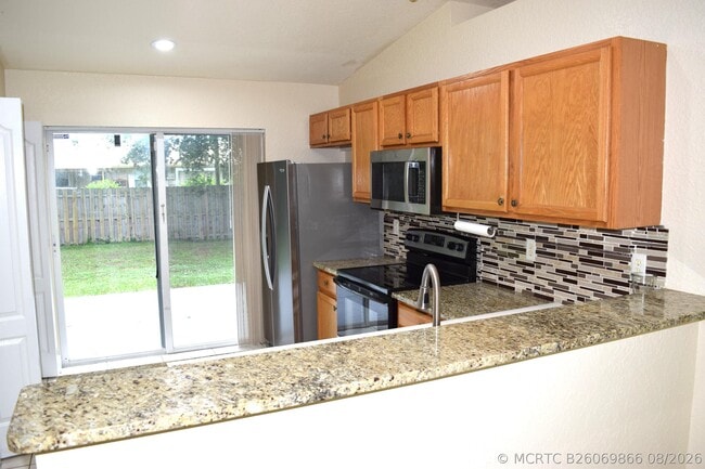 Photo - 425 Perry Ave