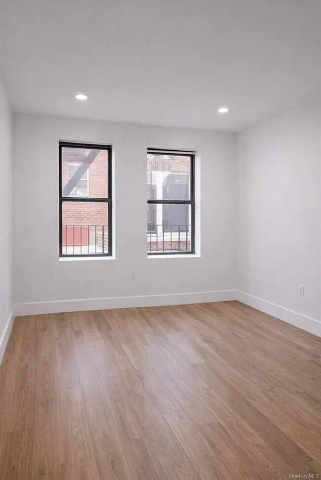 Photo - 98-07 37th Ave