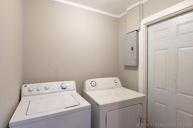 Photo - 1218 Giller Ave