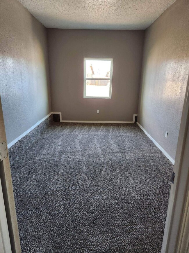 Photo - Charming 5 Bedroom!!