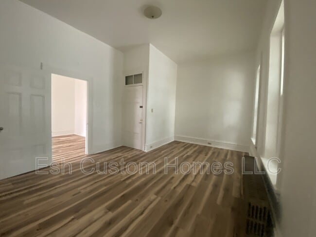 Photo - 26 S 2nd St