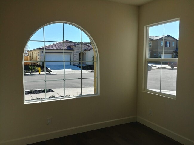 Photo - 2481 Azalea Ave