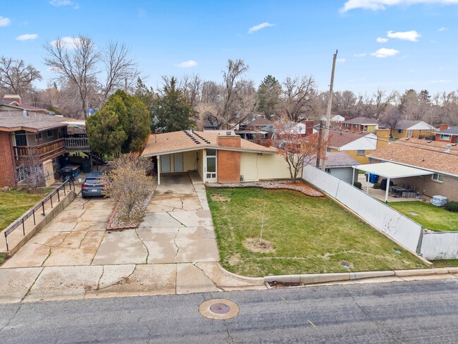 Photo - 817 Boughton St