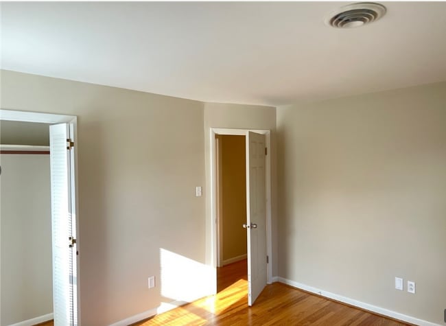 Photo - 8188 Meadowview Ln