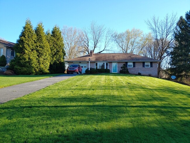 Photo - 325 Fairview Dr
