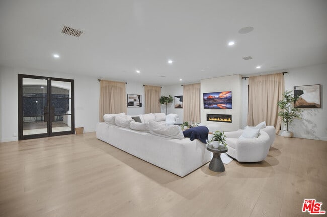 Photo - 7212 Mulholland Dr