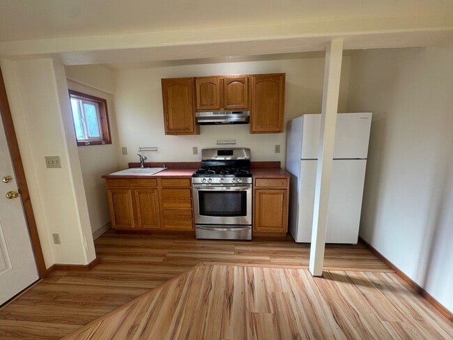 Building Photo - 3260 West End Rd Unit B Rental