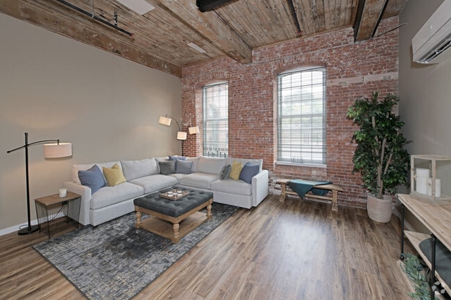 1 BR, 1 BA