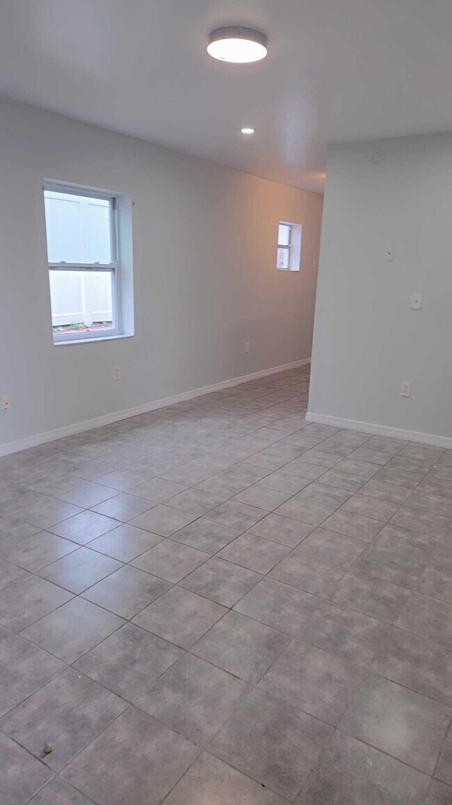 Photo - 621 NW 5th Ave Unit 4