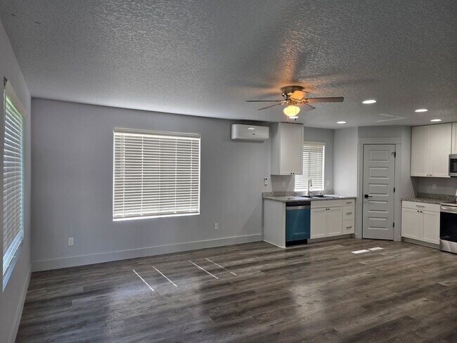 Photo - 3 Bedroom 2.5 Bathroom in Winlock
