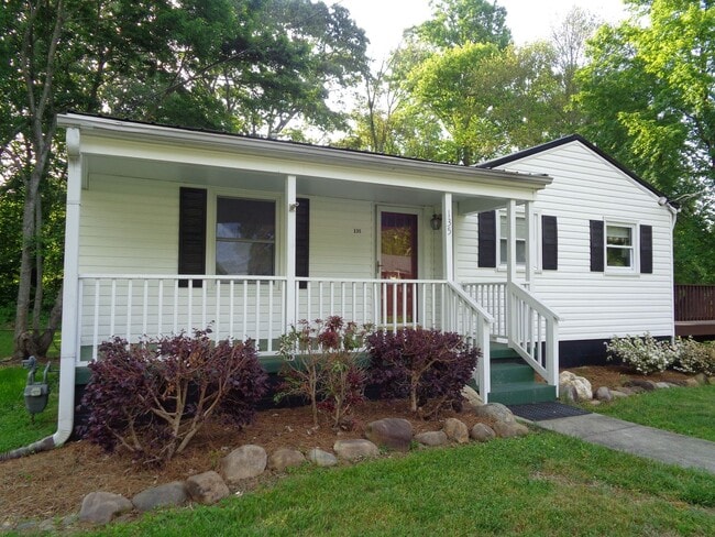 Building Photo - 2-bedroom House off Country Club