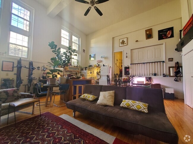 Building Photo - 4112 Spruce St Unit 4 Rental