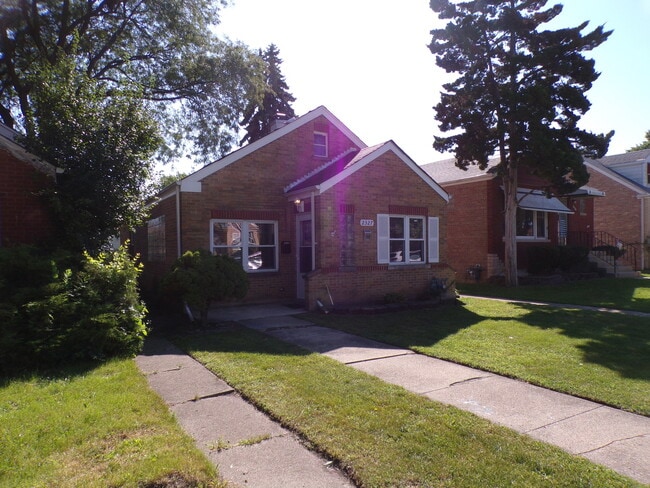 Building Photo - 2327 Northgate Ave Rental