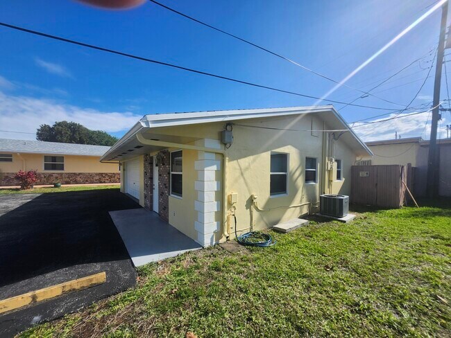 511 NW 60th Way Unit East Apartment