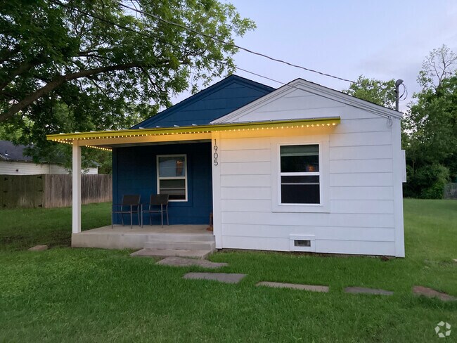 Building Photo - 1905 Houston Pl Rental