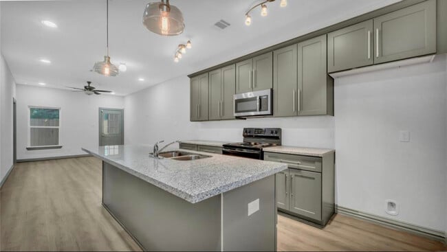 Cocina con isla - 4118 Mallow St Unidad A