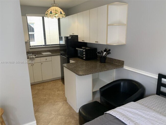 Photo - 2021 SW 38th Ave Unit A