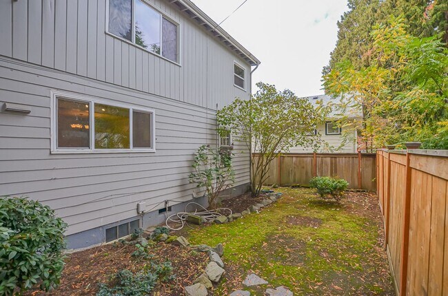 6124 NE 28th Ave